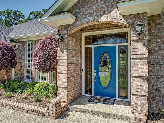 4th image of 1901 Royal Oak Dr