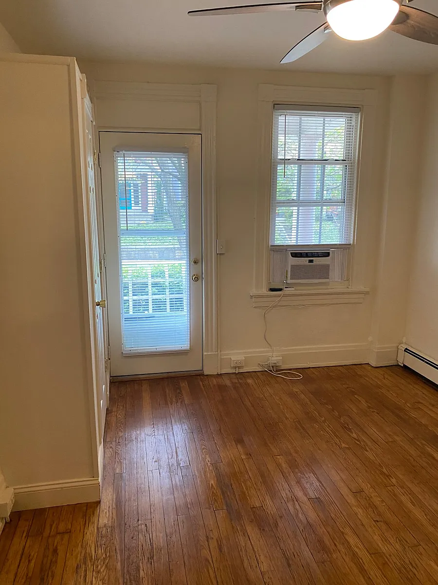 Building Photo - 3218 Hanover Ave #B