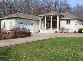 22 Brookfield Ln, Murray, KY 42071