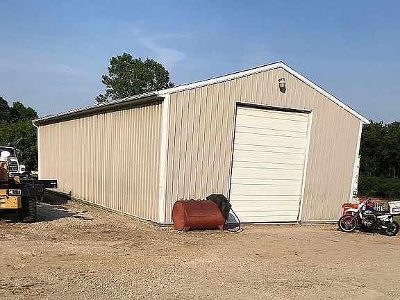 30X60 Free span pole barn