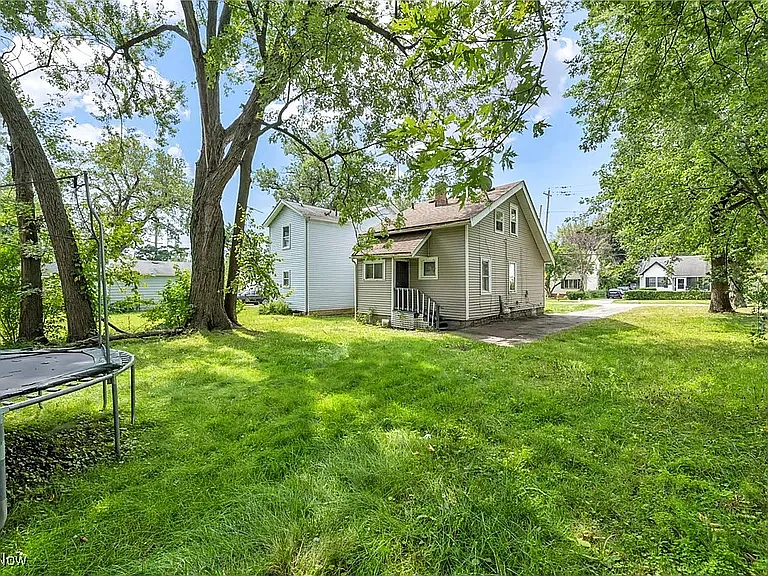 3 bed, 893 sqft, $1,400 — Photo 3