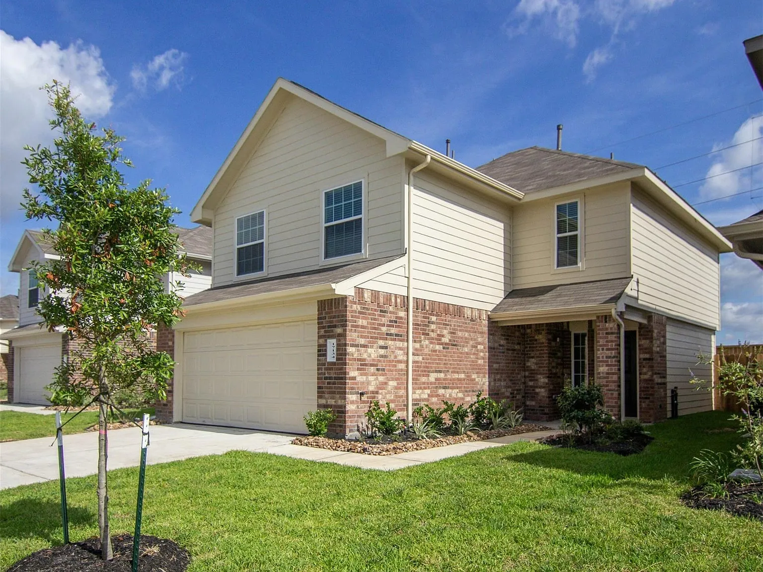 4 bed, 2.5 bath, 1870 sqft, $2,200 — Photo 2