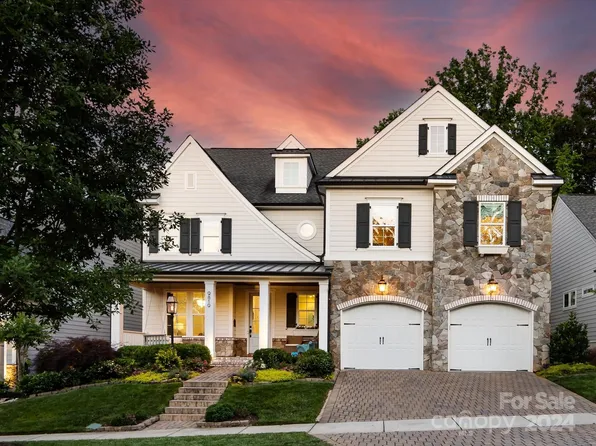 9819 Avenal Ln, Charlotte, NC 28270