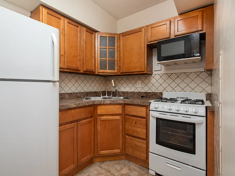 232 Farmington Ave #E9 — Photo 4