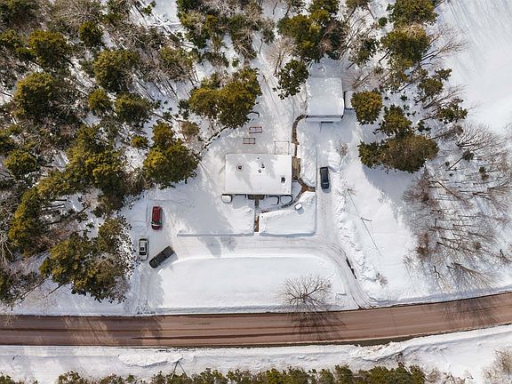 2nd image of 9393 Sherbrooke Rd