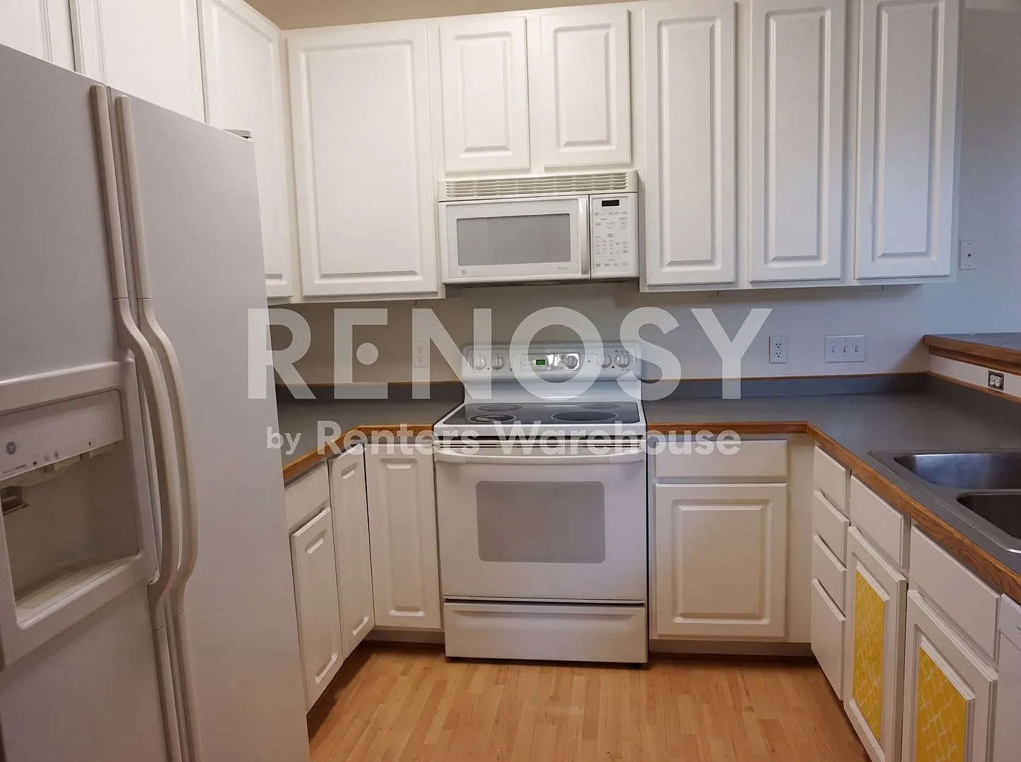 Available Now 2 Bedroom 1.5 Bath Townhouse (End Unit) in Minnetonka — Photo 3