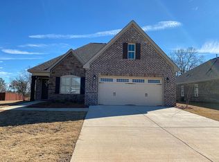 715 Hamilton Ln, Prattville, AL 36066