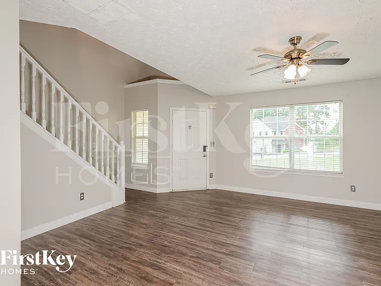 4447 Chester Ln — Photo 3