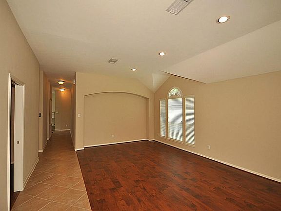 3rd image of 25143 Siwanoy Cir