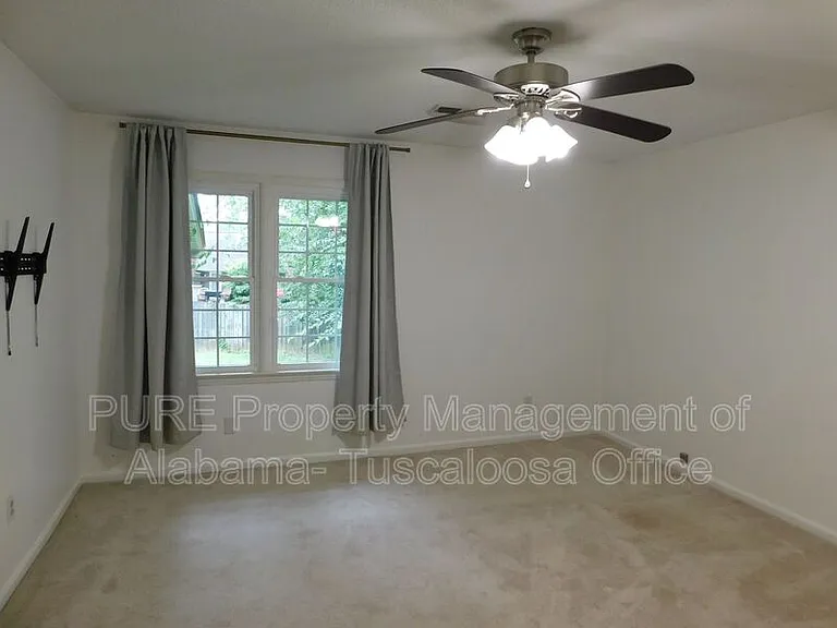 1213 Heritage Ln — Photo 29