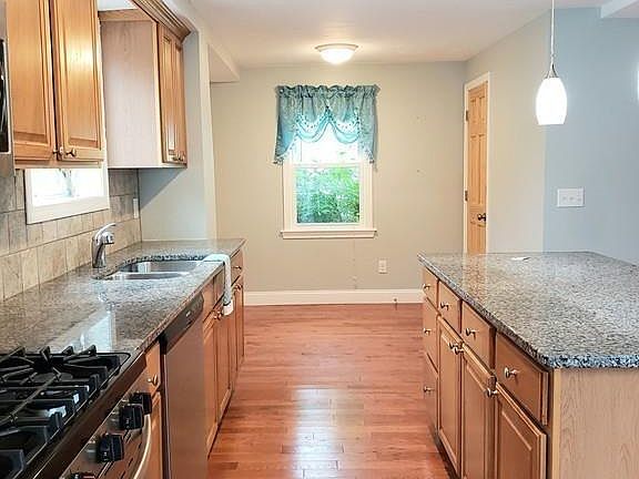 4th image of 23 Quincy St