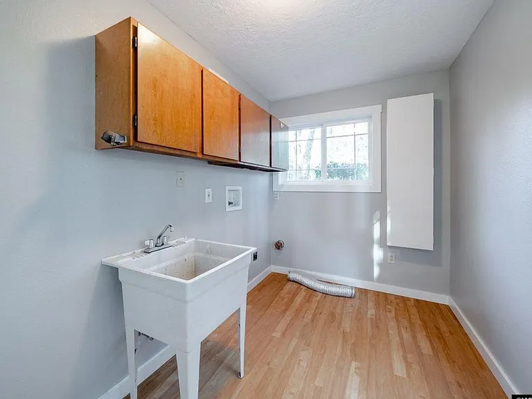 2503 Shipman Ln SE — Photo 9