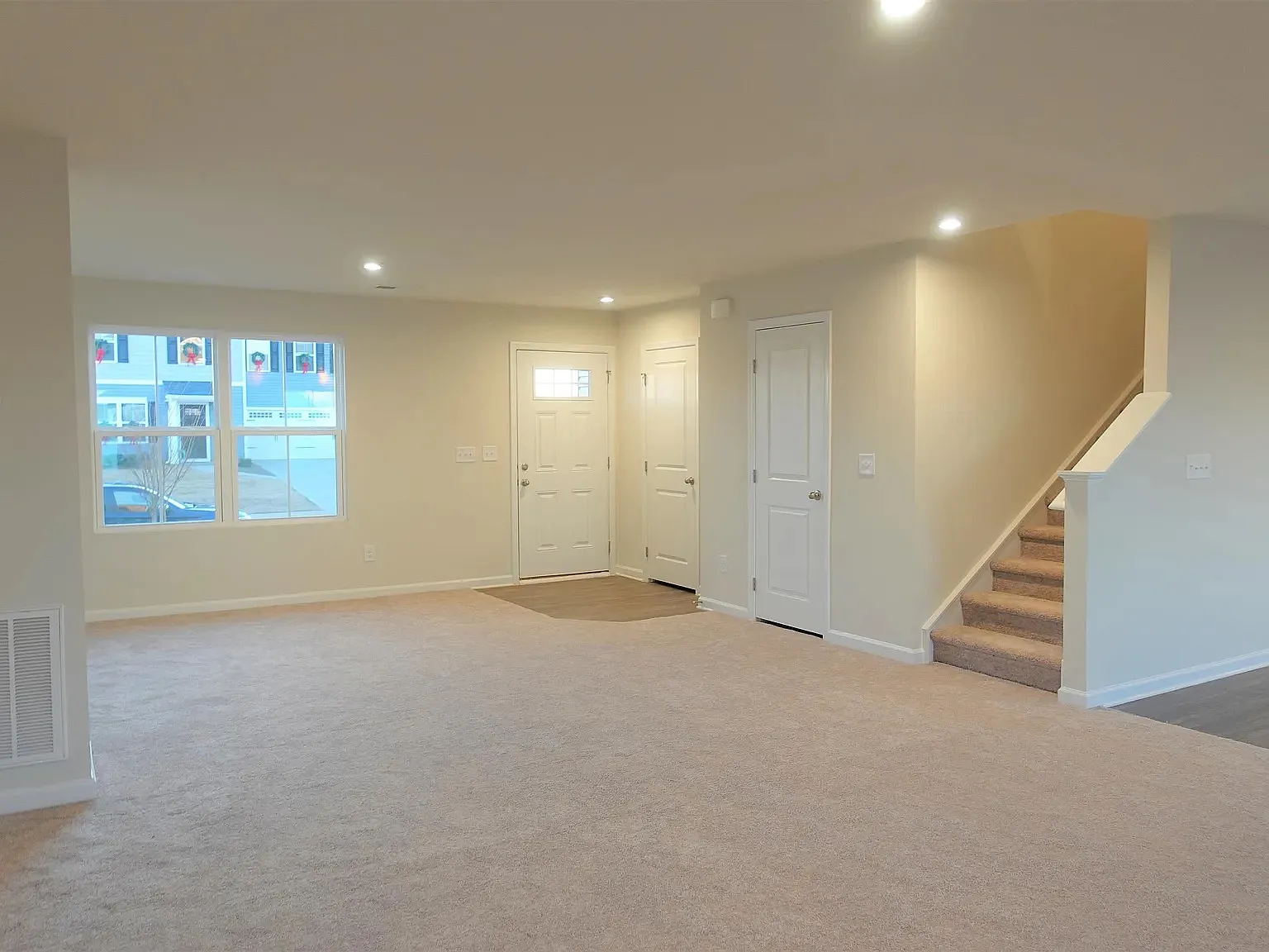 5 bed, 2.5 bath, 2300 sqft, $2,450 — Photo 3