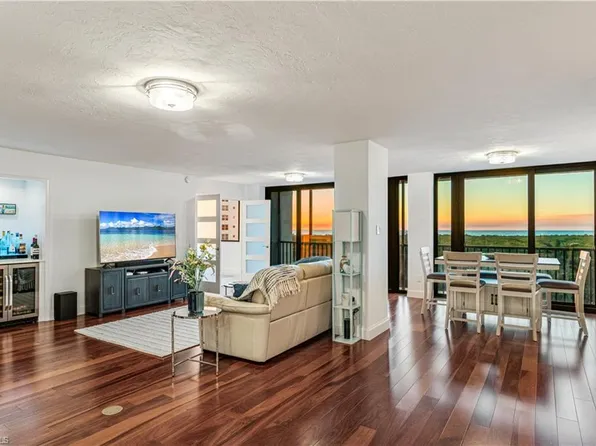 5601 Turtle Bay DR #402, NAPLES, FL 34108