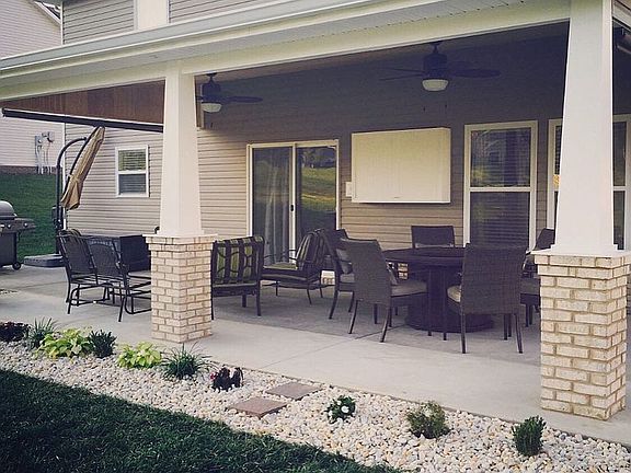 2nd image of 265 Pembrooke Cir
