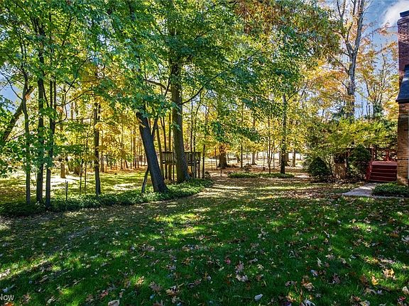 4th image of 8592 Sunview Dr