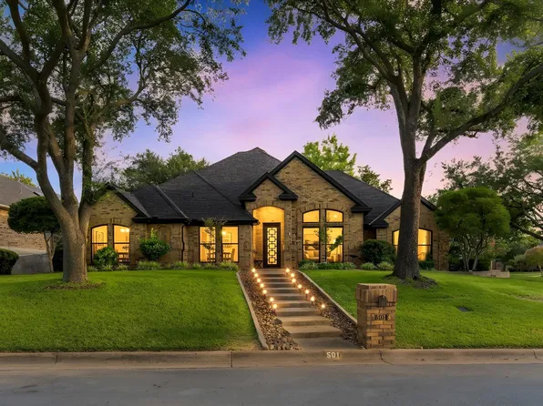 501 Green Meadow St N, Colleyville, TX 76034
