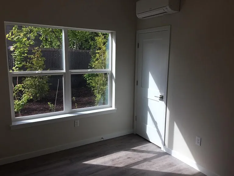 219 SW 3rd Ave — Photo 10