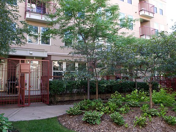 Suprisingly peaceful and quiet for being so close to downtown