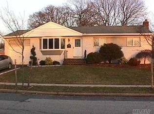 10 Celina Rd, Massapequa Park, NY 11762