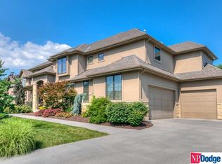 19484 Walnut Cir, Omaha, NE 68130