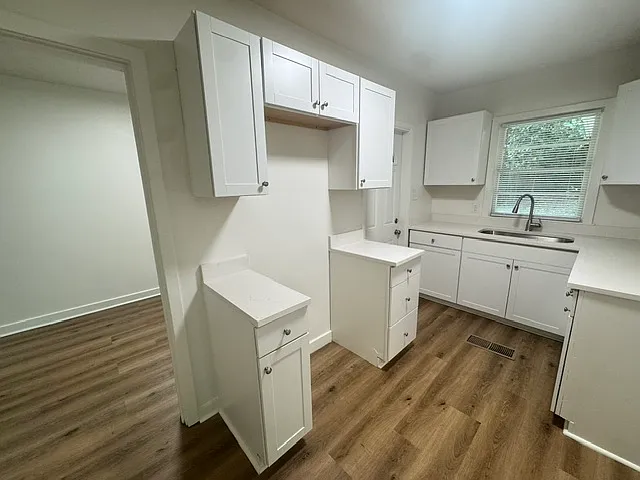 2706 Schaul St #B — Photo 5