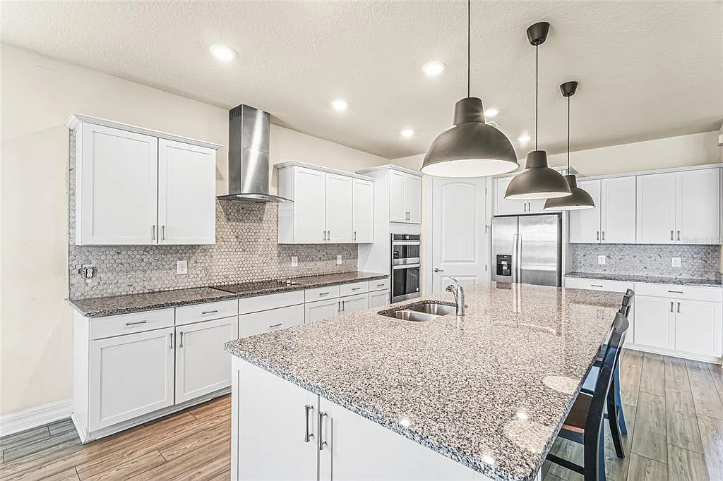 3 bed, 3.0 bath, 2496 sqft, $2,800 — Photo 4