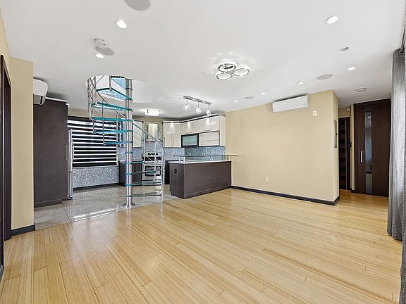 5th image of 2969 Brighton 1st St #Penthouse