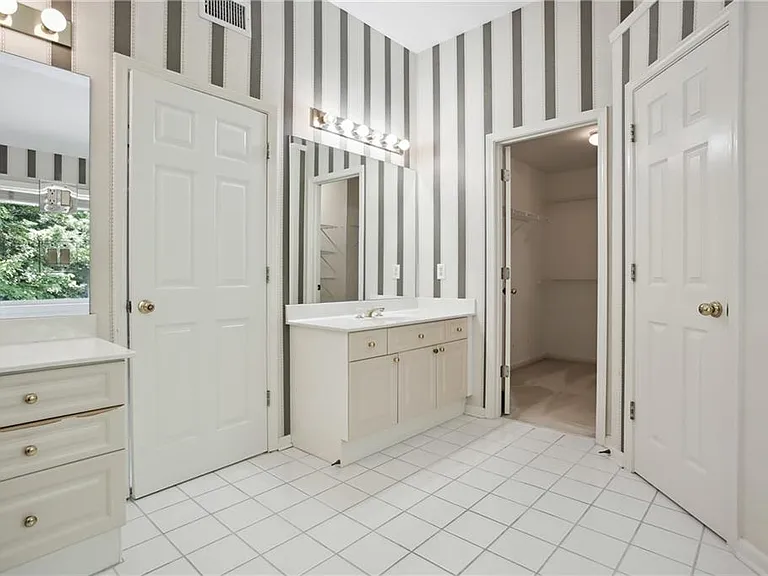 12250 Broadleaf Ln — Photo 24