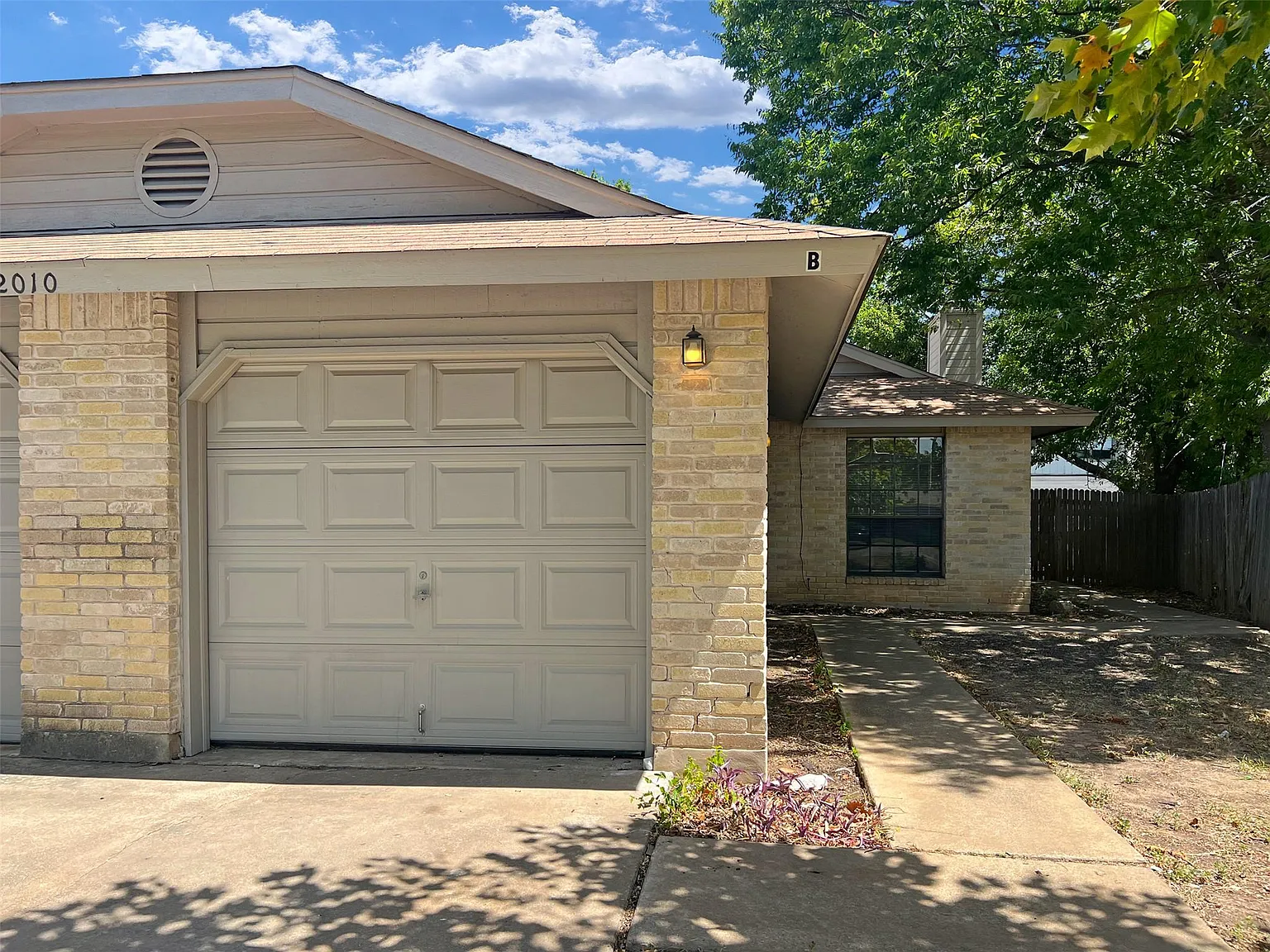 3 bed, 2.0 bath, 950 sqft, $1,395 — Photo 2