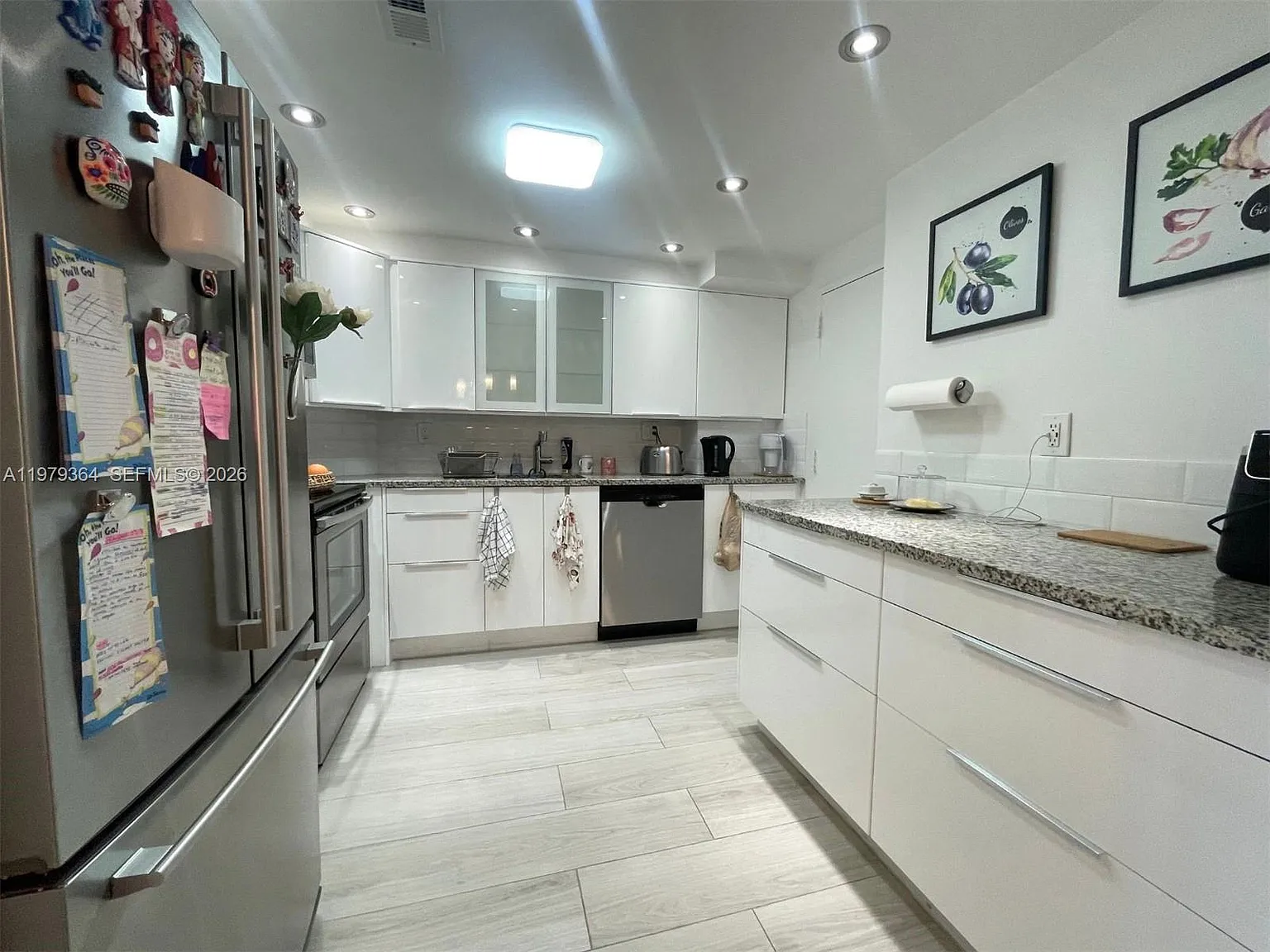 Arlen House West Condo — Photo 3