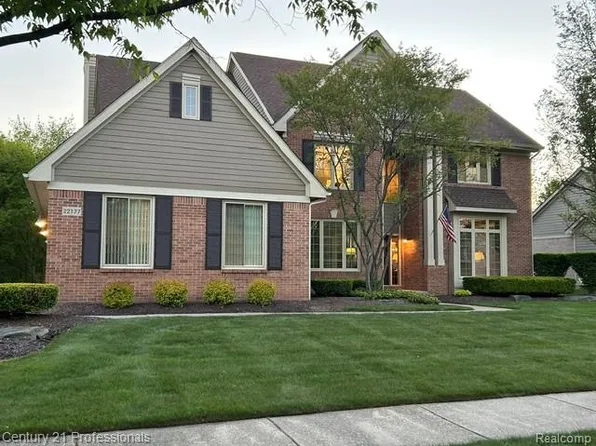 22177 Hazelton Ct, Novi, MI 48374