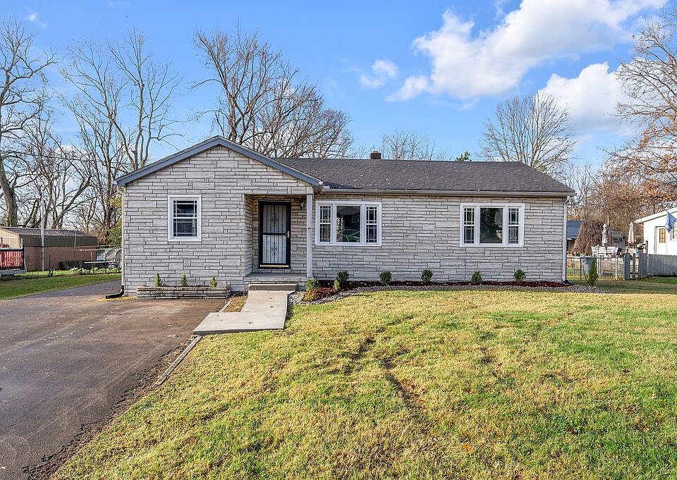 1st image of 260 Elmwood Dr
