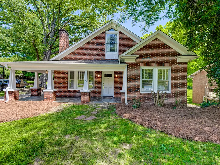 152 Rosedale Cir — Photo 1