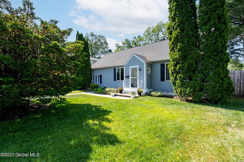 3rd image of 1033 Community Road