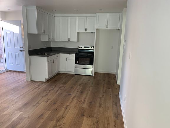 5th image of 1332 Thompson Ave #A