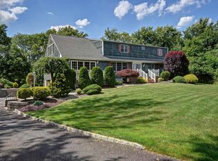 25 Windsor Dr, Freehold, NJ 07728