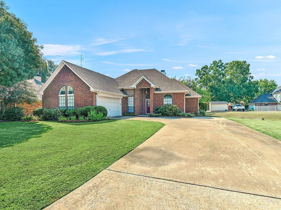 1st image of 304 Forest Creek Dr