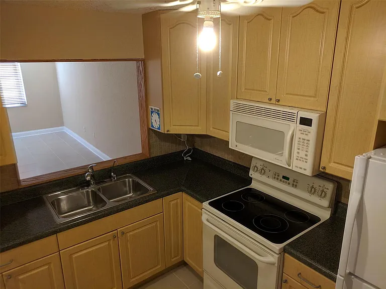 1250 NE 125th St #312C — Photo 18