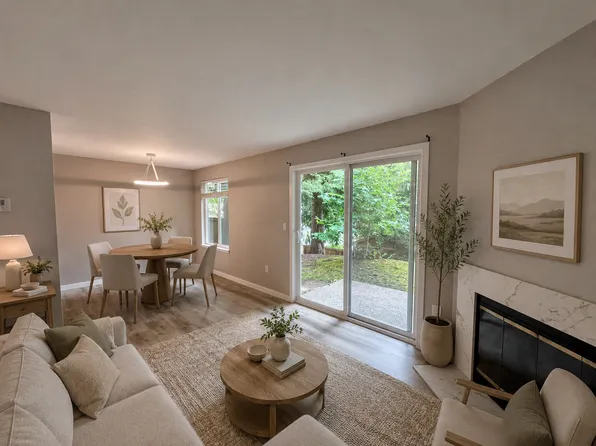 9012 236th St SW APT B, Edmonds, WA 98026