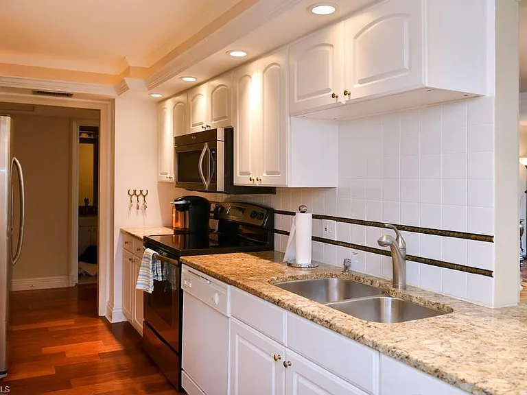 4001 Gulf Shore Blvd N #500 — Photo 10