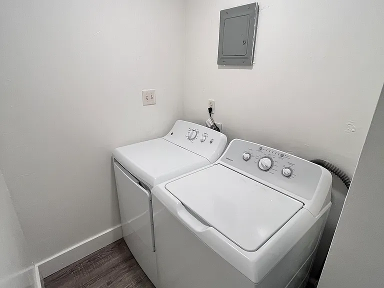 15-33 N Longfellow Ave #19 — Photo 10