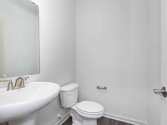 4th image of 5658 Doral Dr