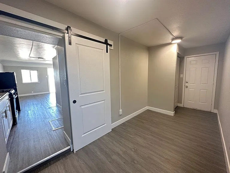 Garden City Flats — Photo 35