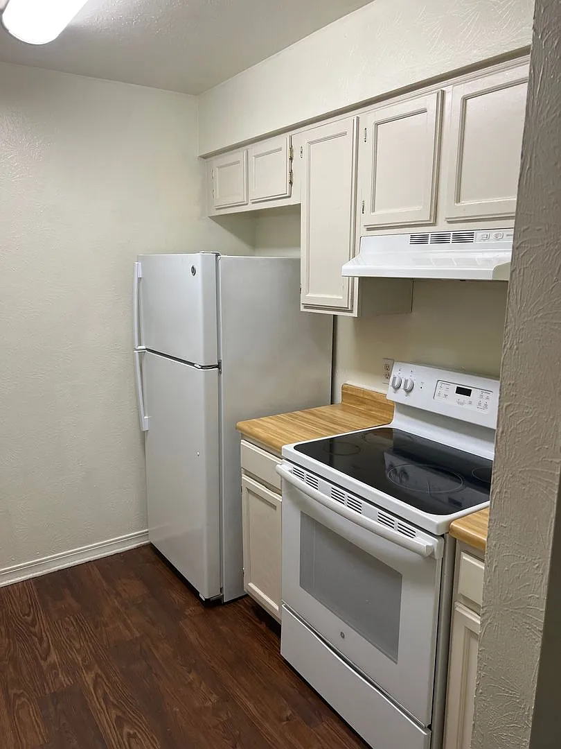 Building Photo - 5705 E Texas St #89