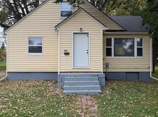 606 E Main St, Marshall, MN 56258