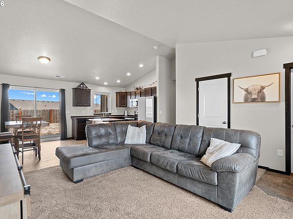 3rd image of 205 Cartwright Ave