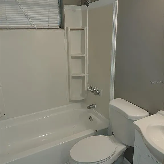 1090 Saint Clair St — Photo 6