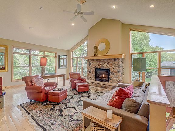 4th image of 1005 Spruce Dr