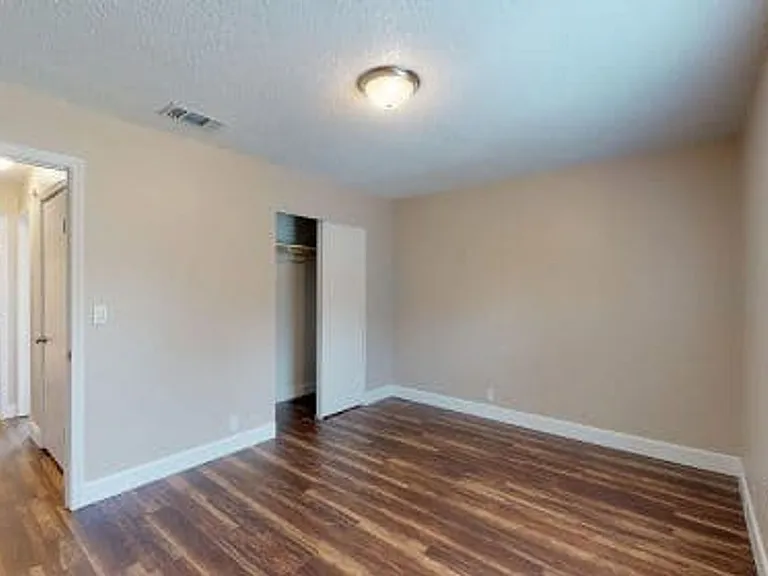 105 Michael Ave #2 — Photo 2